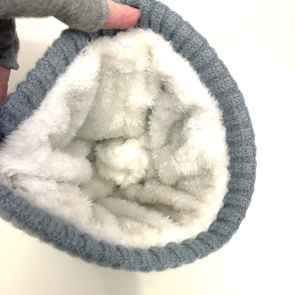 - UGG Powder Blue Chunky Rib Knit Faux-Fur-Lined Beanie - Picture 5 of 9